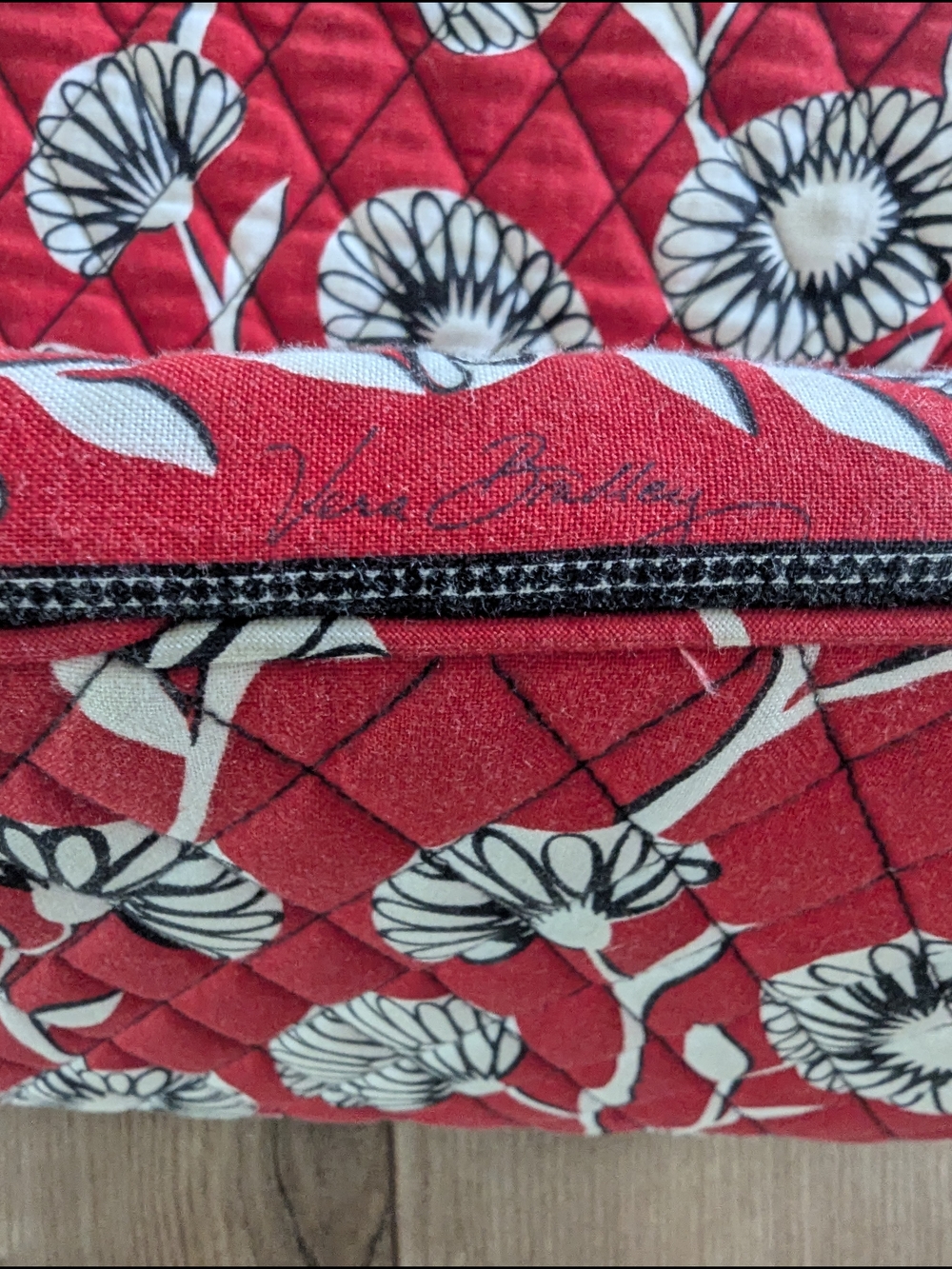 Vera Bradley Retired Deco Daisy Angle Quilted Tote - Picture 4 of 5
